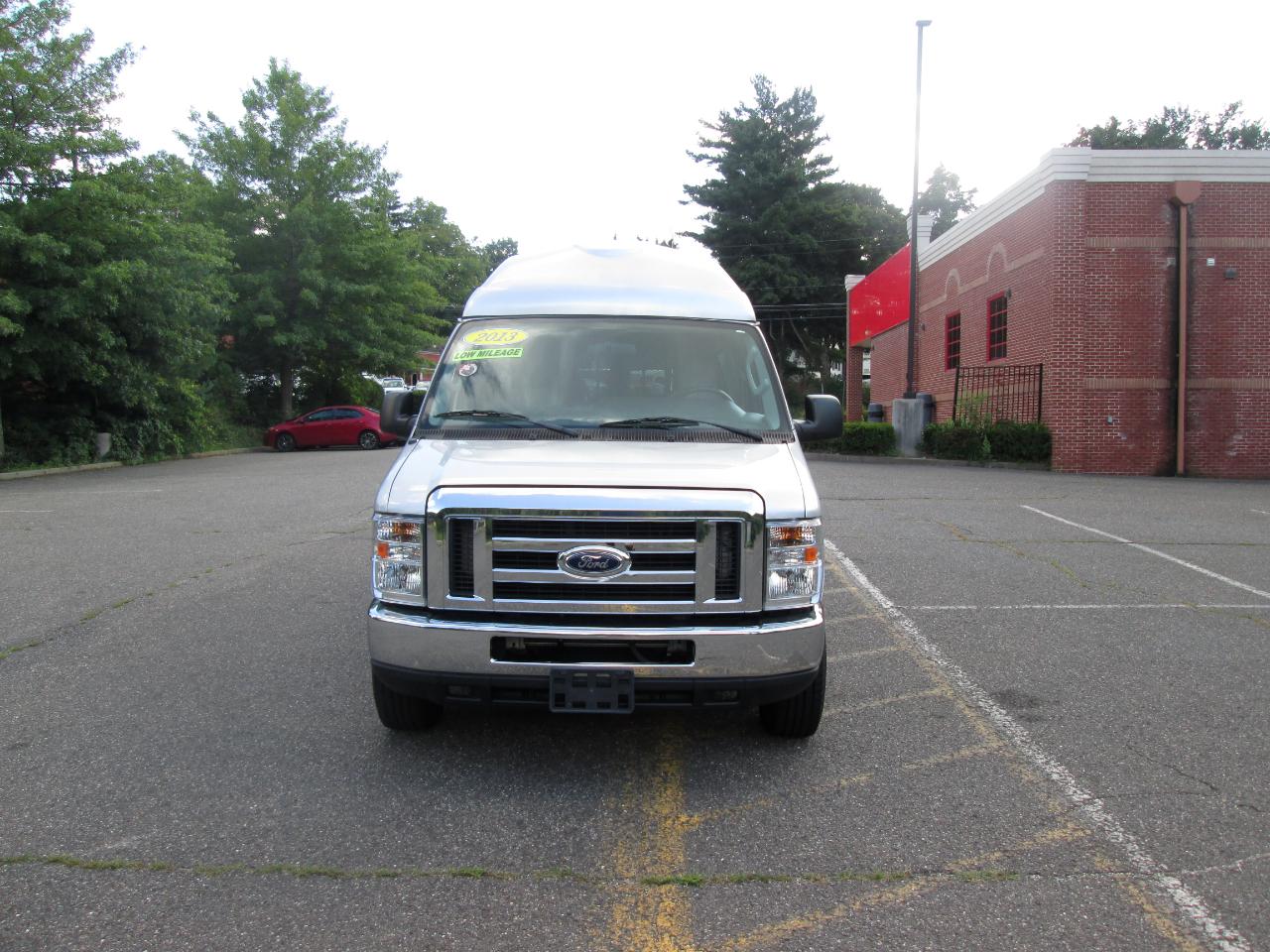 Ford Econoline E-350 Super Duty 2014