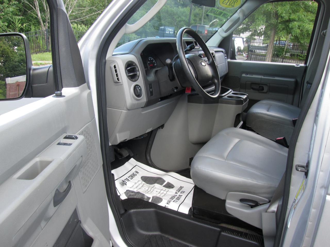 Ford Econoline E-350 Super Duty 2014