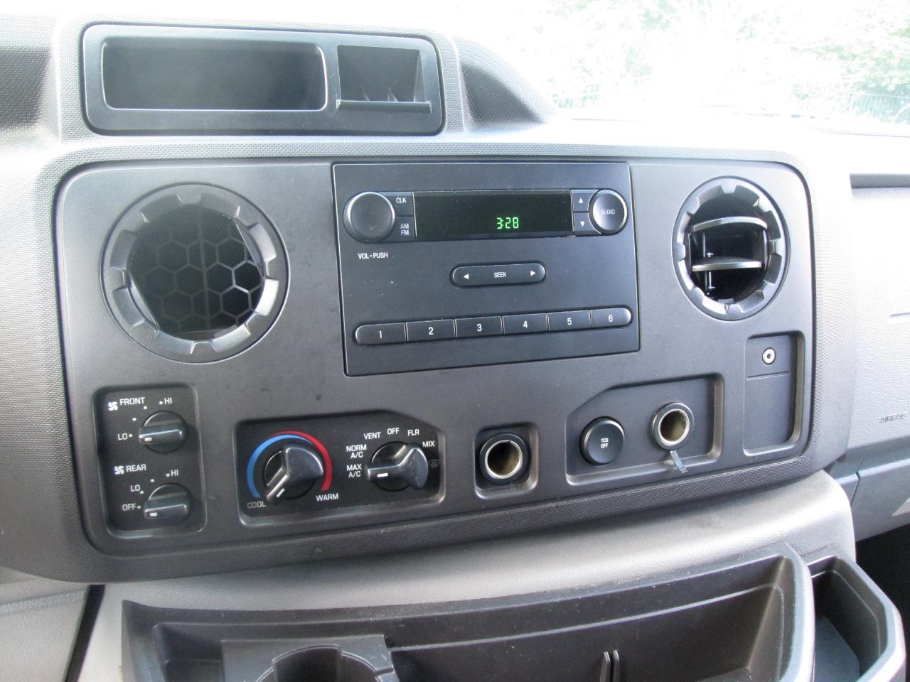 Ford Econoline E-350 Super Duty 2014