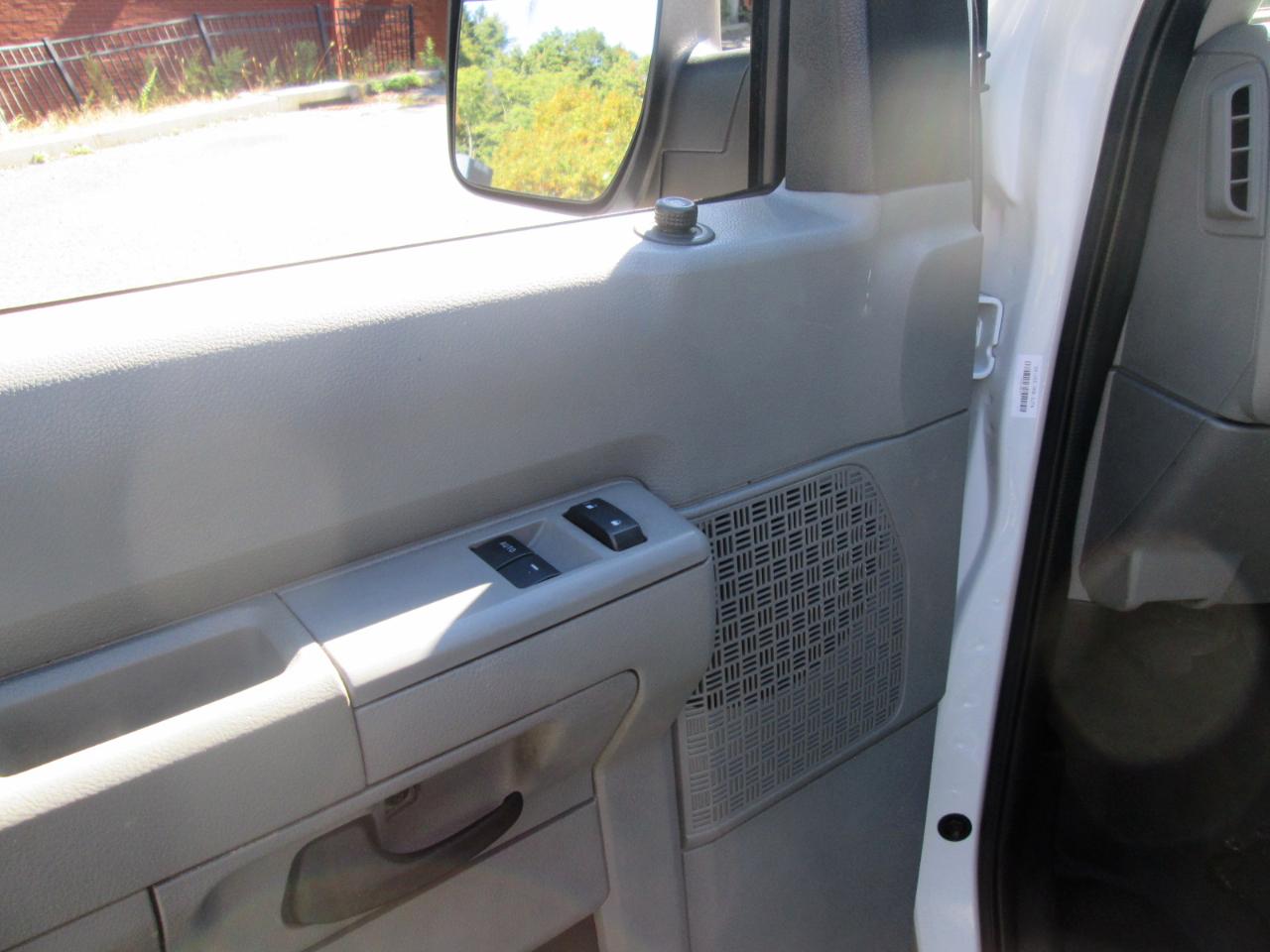 Ford Econoline E-350 Super Duty 2014