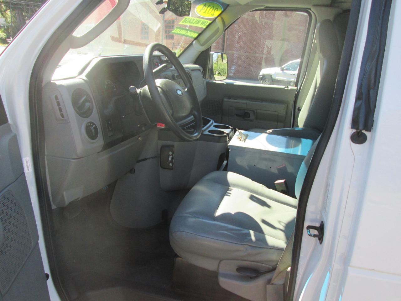 Ford Econoline E-350 Super Duty 2014