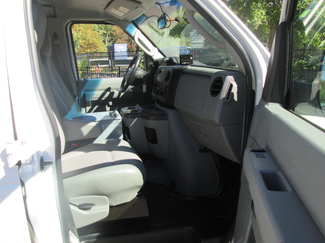 Ford Econoline E-350 Super Duty 2014