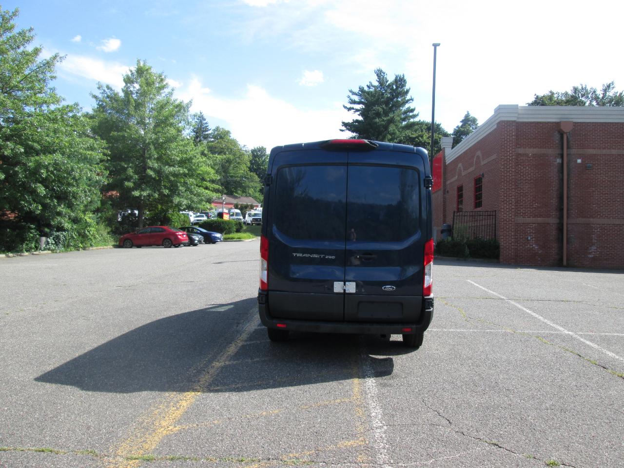 Ford Transit 250 Van Med. Roof w/Sliding Pass. 130-in. WB 2018
