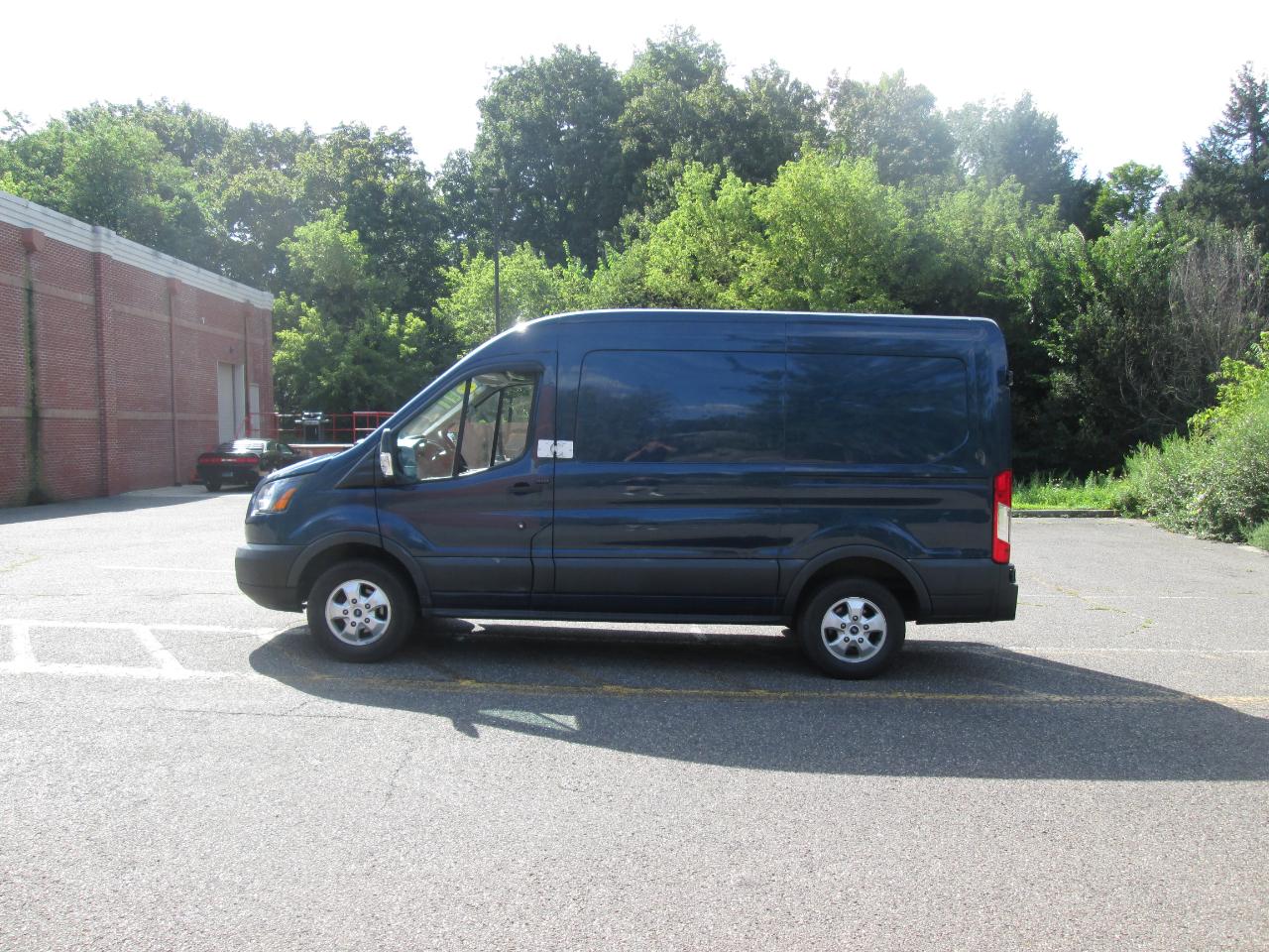 Ford Transit 250 Van Med. Roof w/Sliding Pass. 130-in. WB 2018