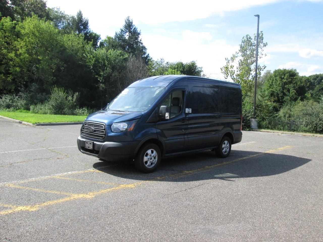 Ford Transit 250 Van Med. Roof w/Sliding Pass. 130-in. WB 2018