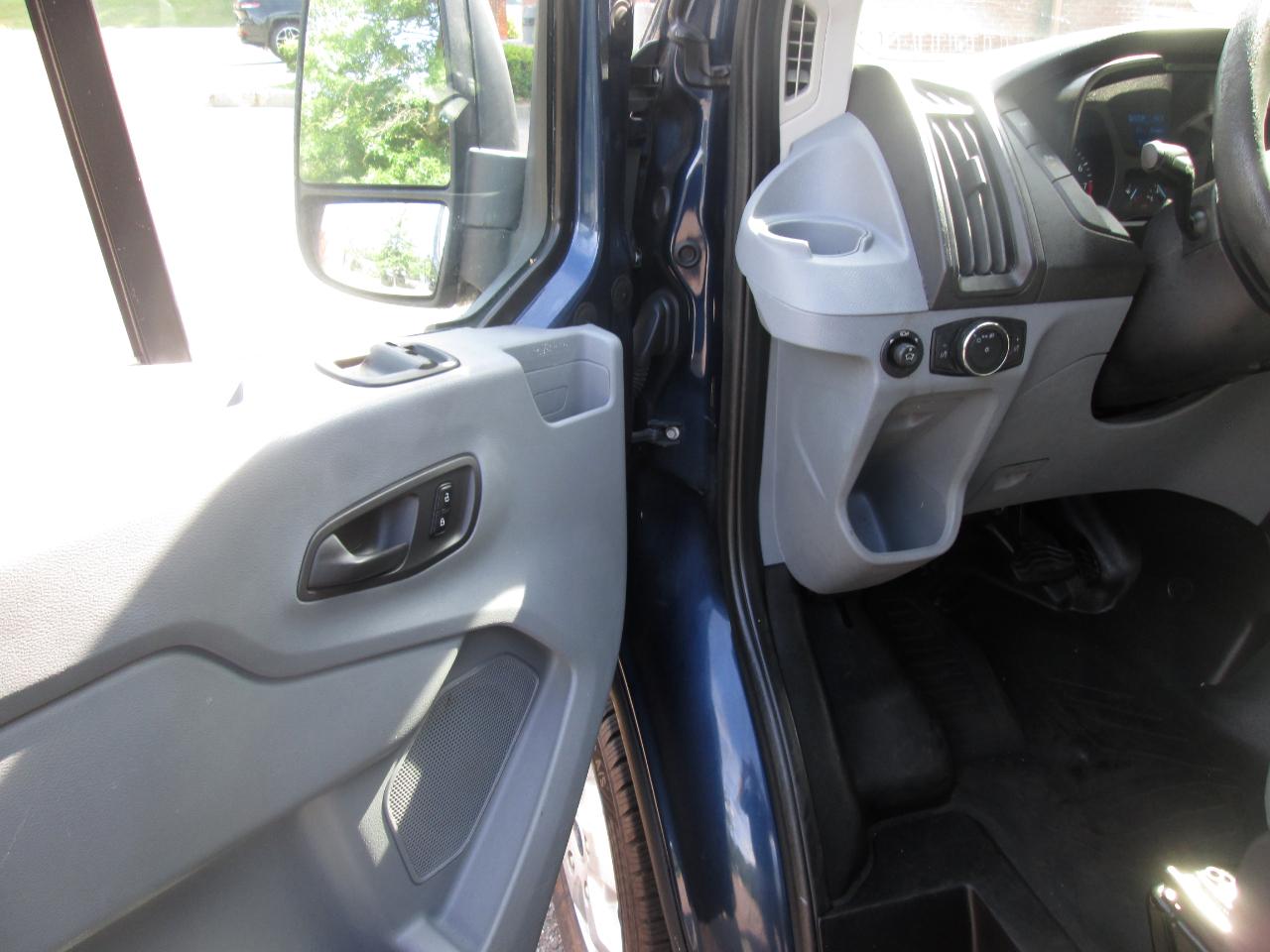 Ford Transit 250 Van Med. Roof w/Sliding Pass. 130-in. WB 2018
