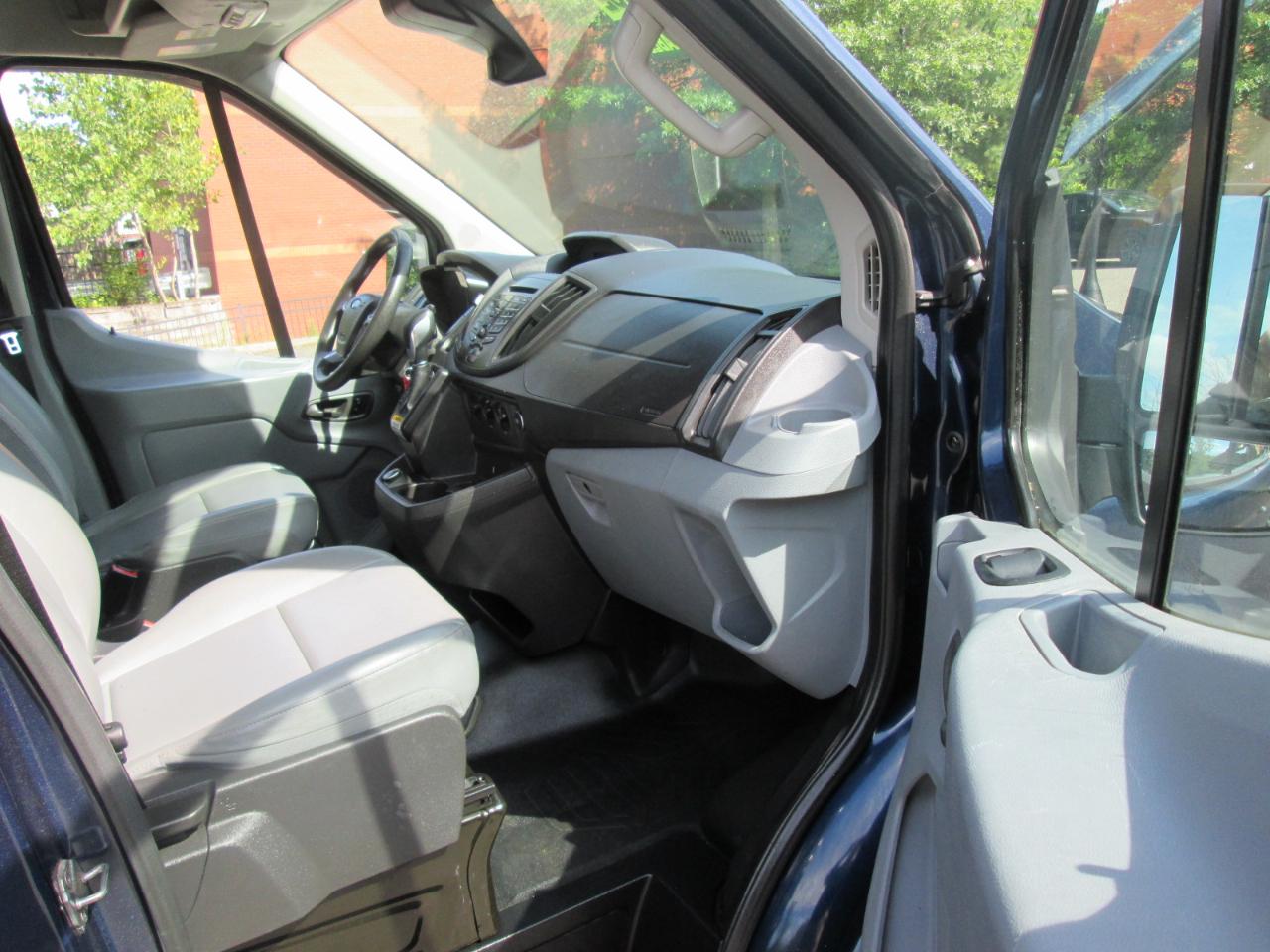 Ford Transit 250 Van Med. Roof w/Sliding Pass. 130-in. WB 2018