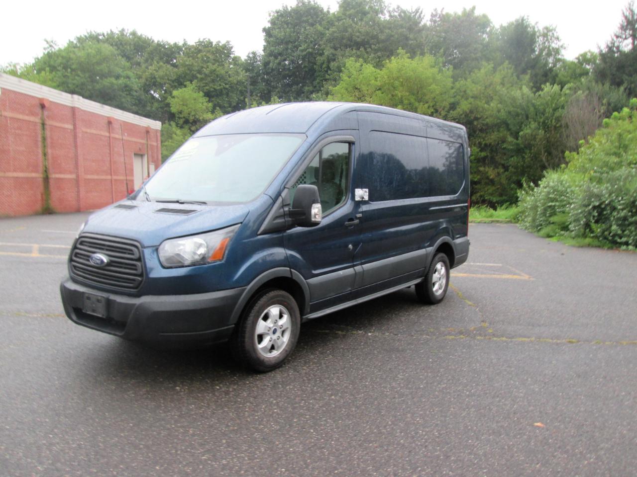 Ford Transit 250 Van Med. Roof w/Sliding Pass. 130-in. WB 2018