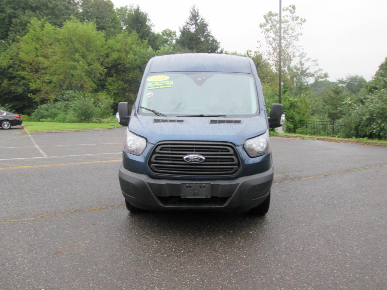 Ford Transit 250 Van Med. Roof w/Sliding Pass. 130-in. WB 2018