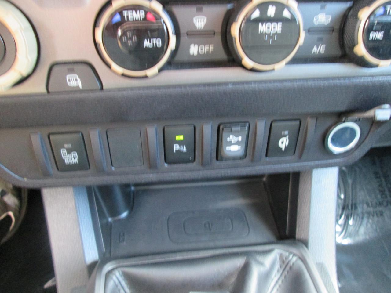 Toyota Tacoma SR5 Double Cab Long Bed V6 6AT 4WD 2017