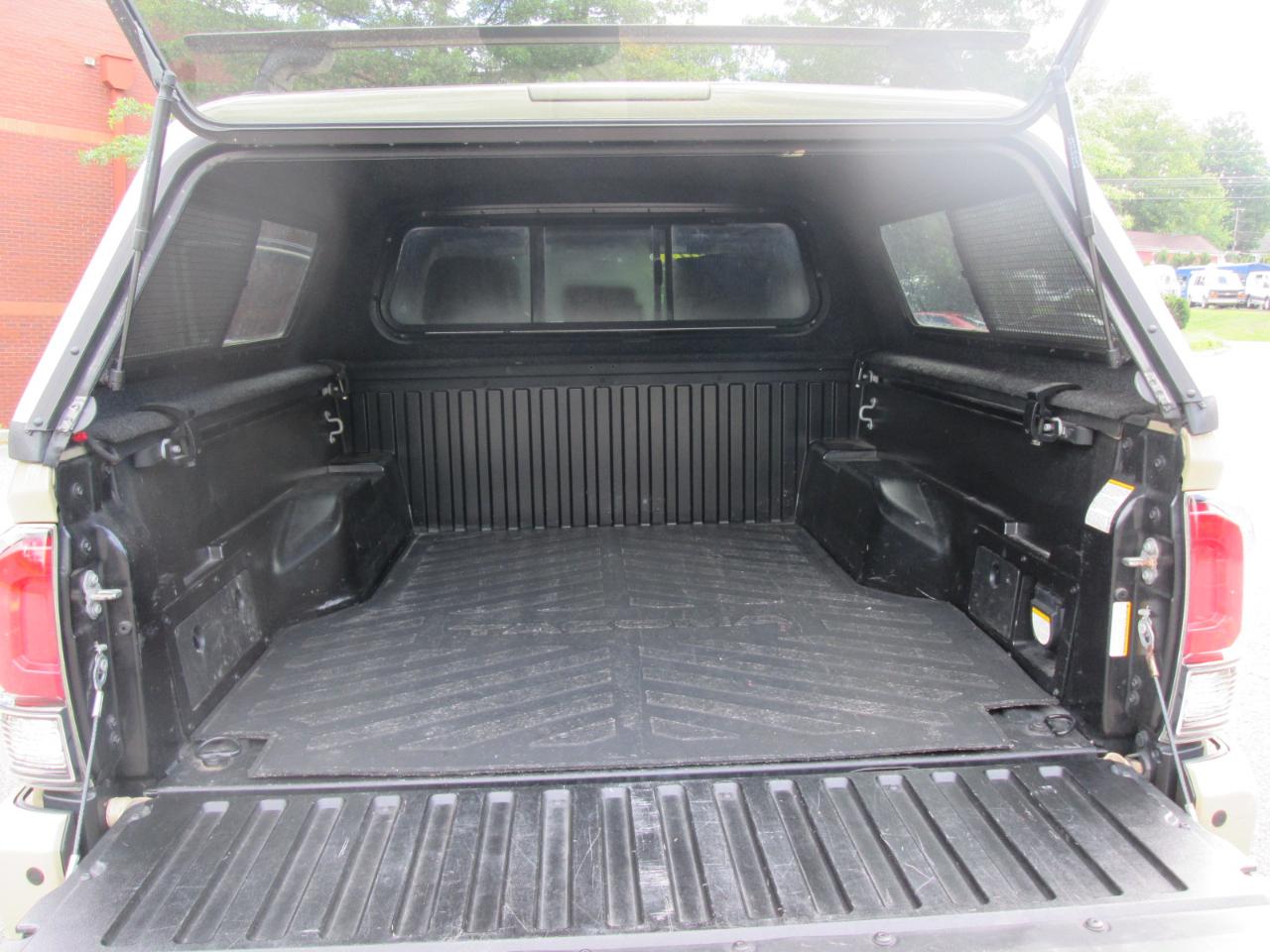 Toyota Tacoma SR5 Double Cab Long Bed V6 6AT 4WD 2017