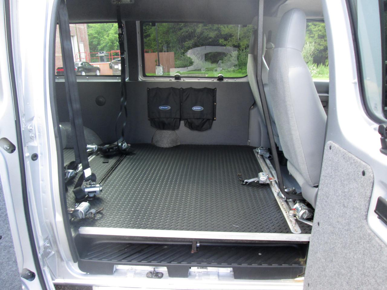 Ford Econoline E-350 Super Duty Extended 2013