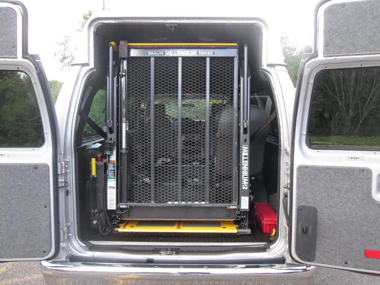 Ford Econoline E-350 Super Duty Extended 2013