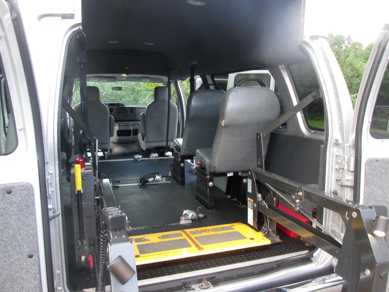 Ford Econoline E-350 Super Duty Extended 2013