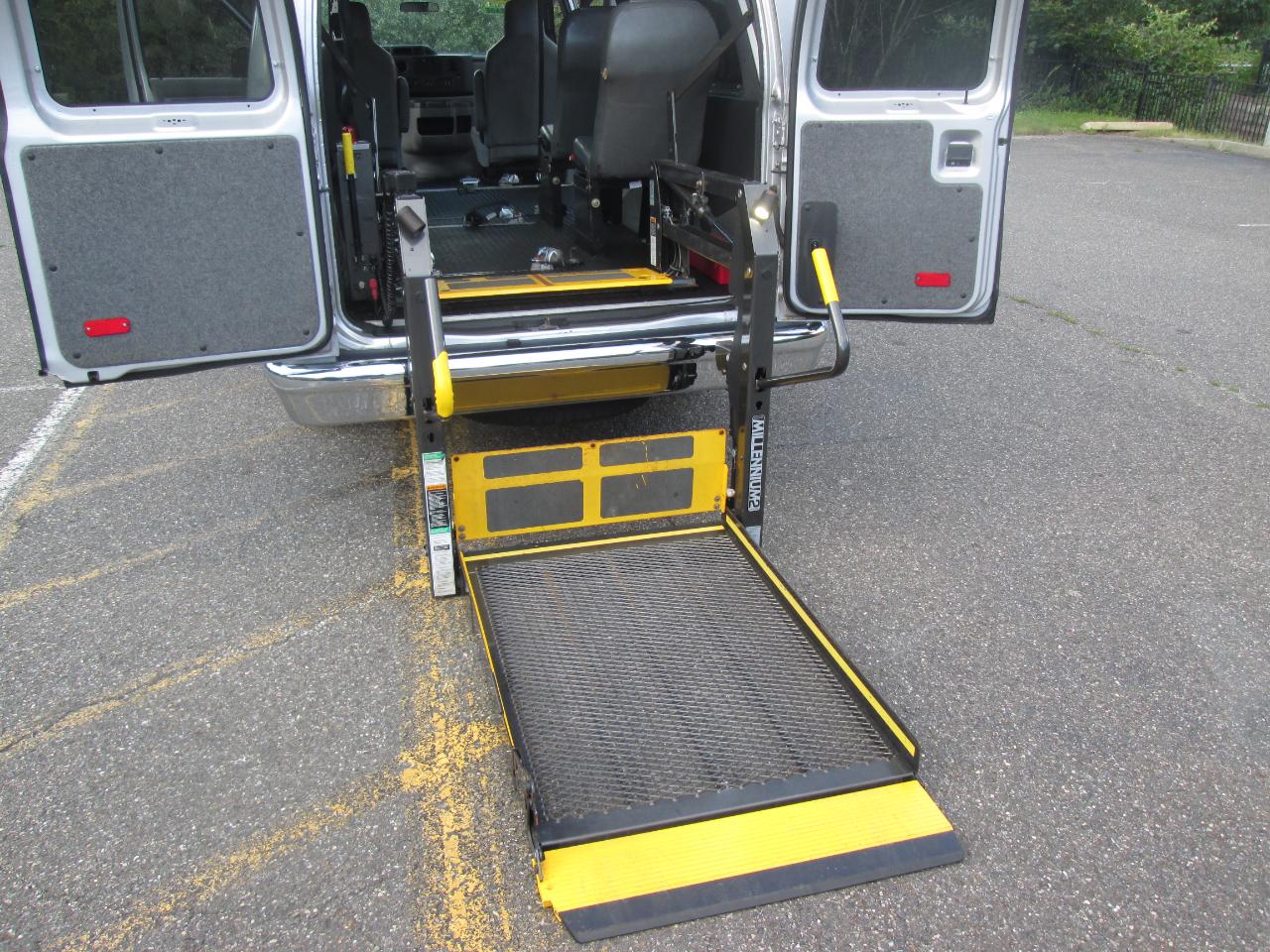 Ford Econoline E-350 Super Duty Extended 2013