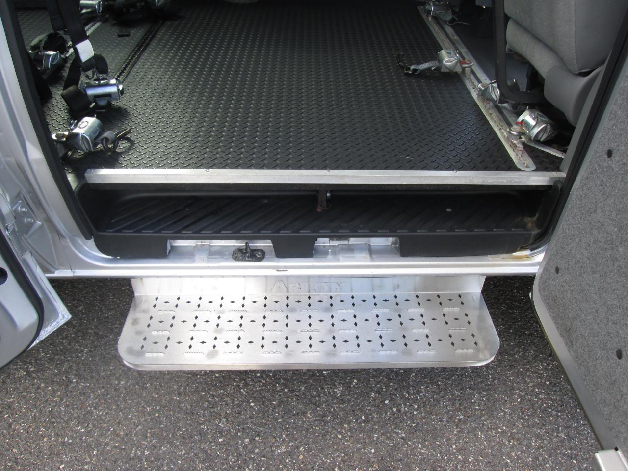 Ford Econoline E-350 Super Duty Extended 2013