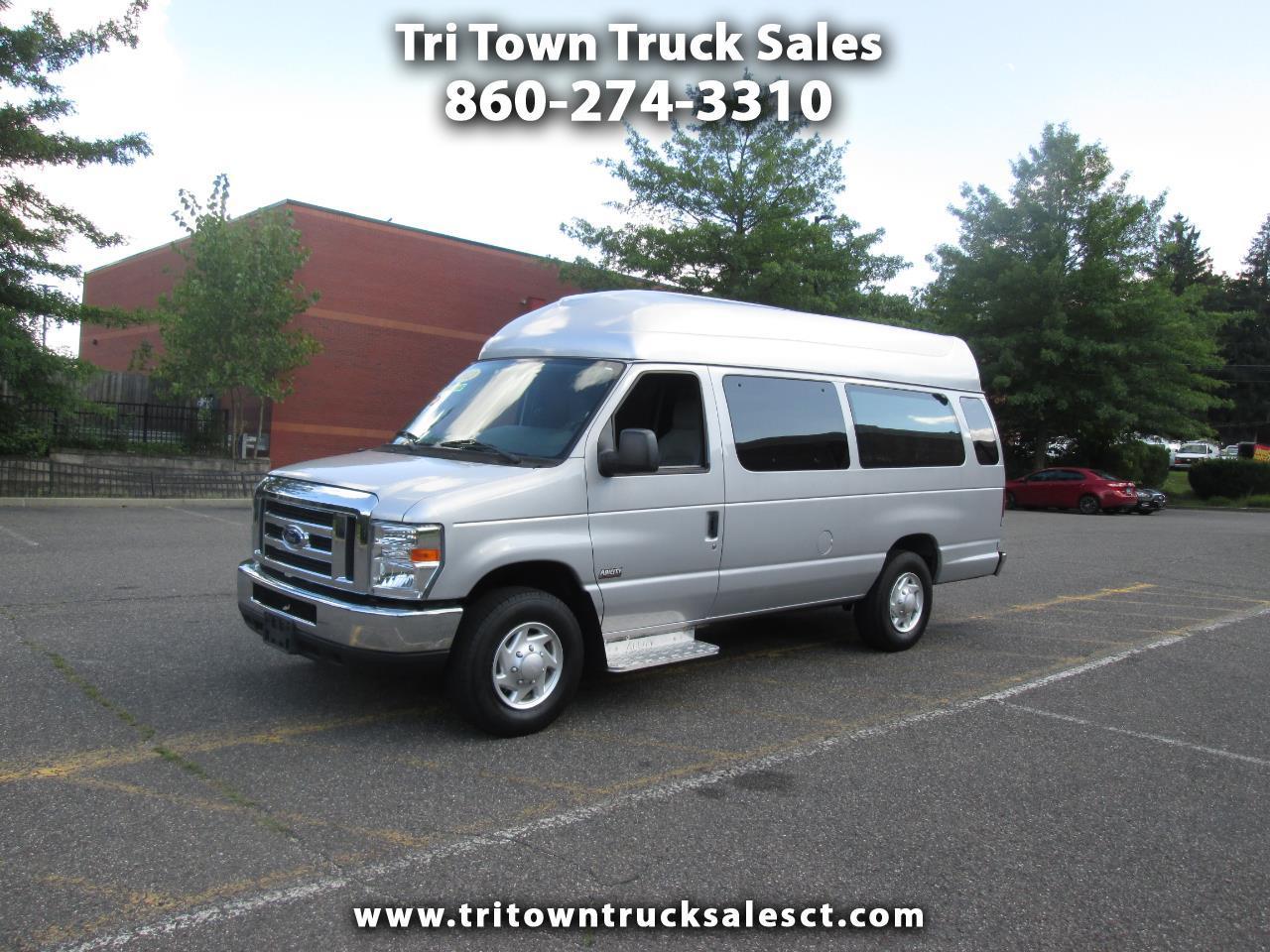 Ford Econoline E-350 Super Duty Extended 2013