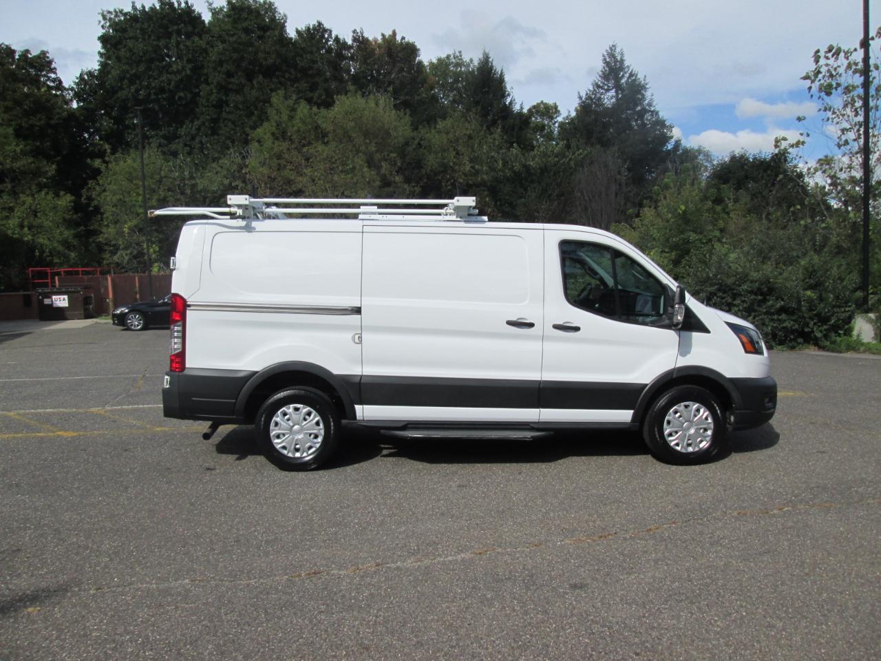 Ford Transit 250 Van Low Roof w/Sliding Pass. 130-in. WB 2020
