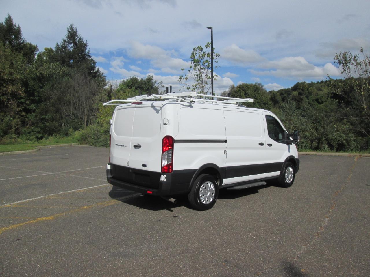 Ford Transit 250 Van Low Roof w/Sliding Pass. 130-in. WB 2020