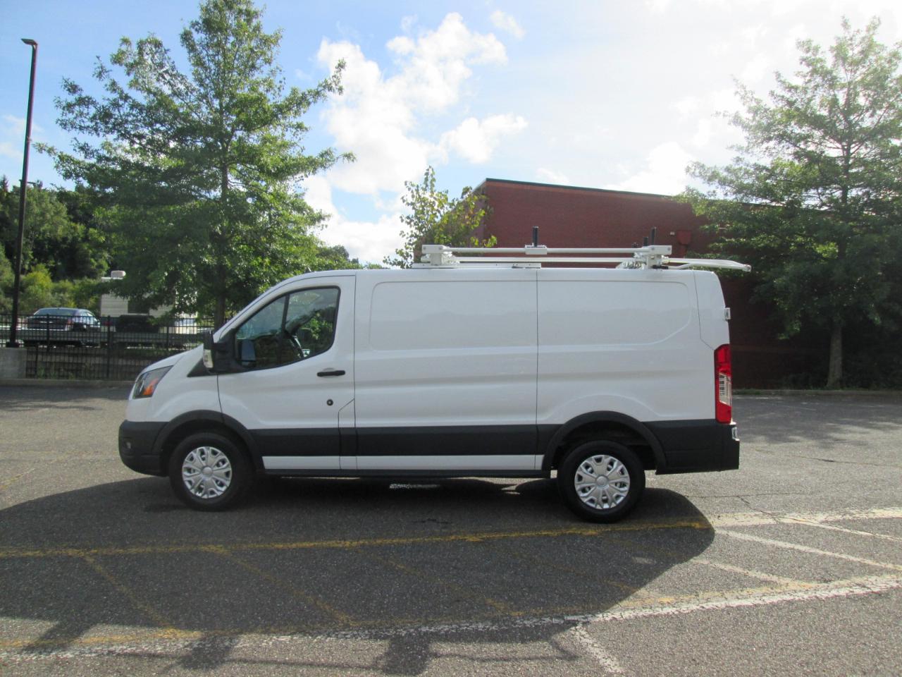 Ford Transit 250 Van Low Roof w/Sliding Pass. 130-in. WB 2020