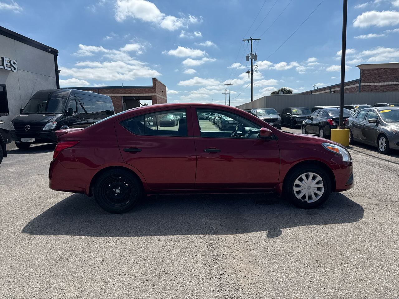 2017 Nissan Versa 1.6 Sedan photo 2
