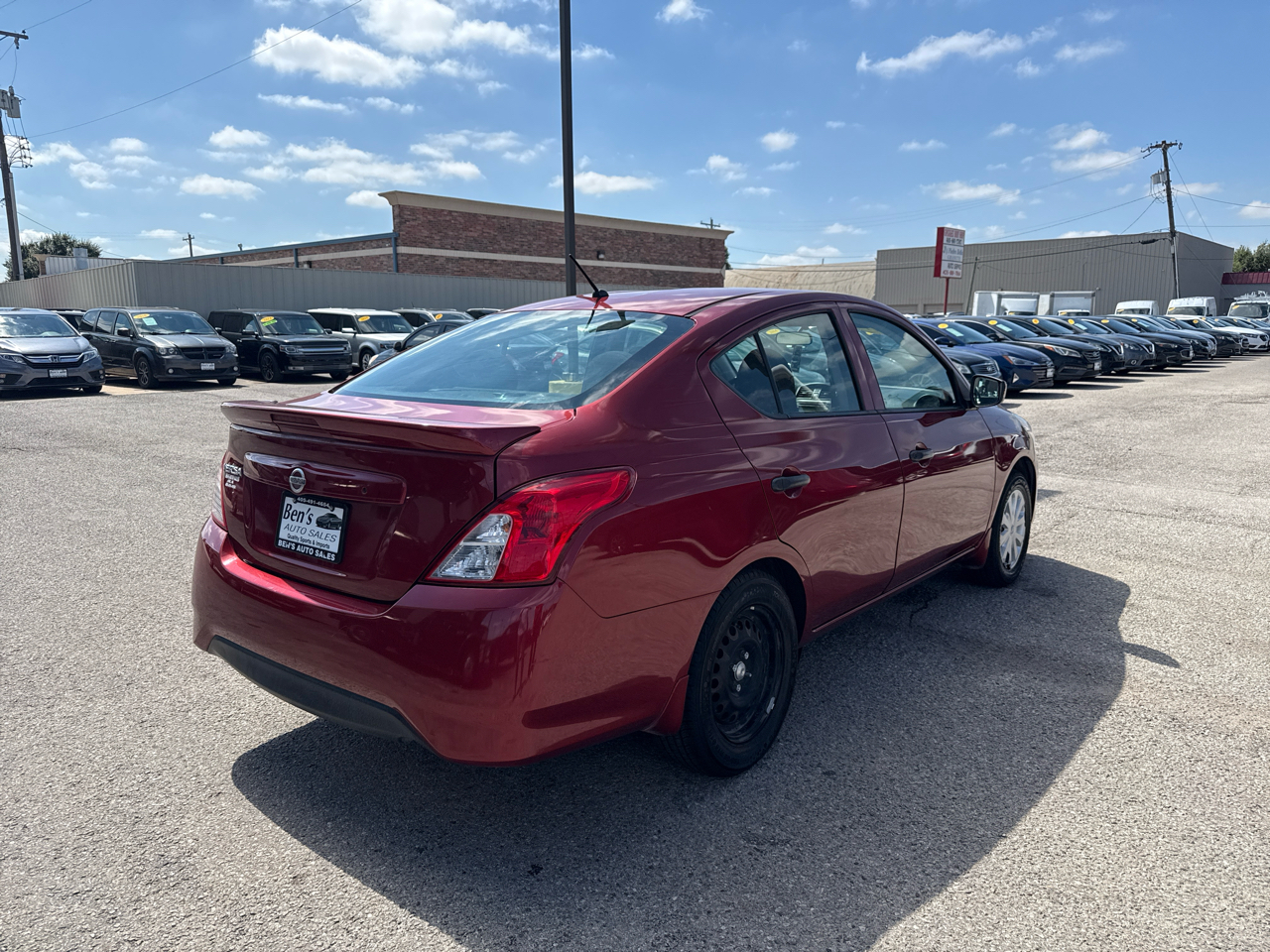 2017 Nissan Versa 1.6 Sedan photo 3