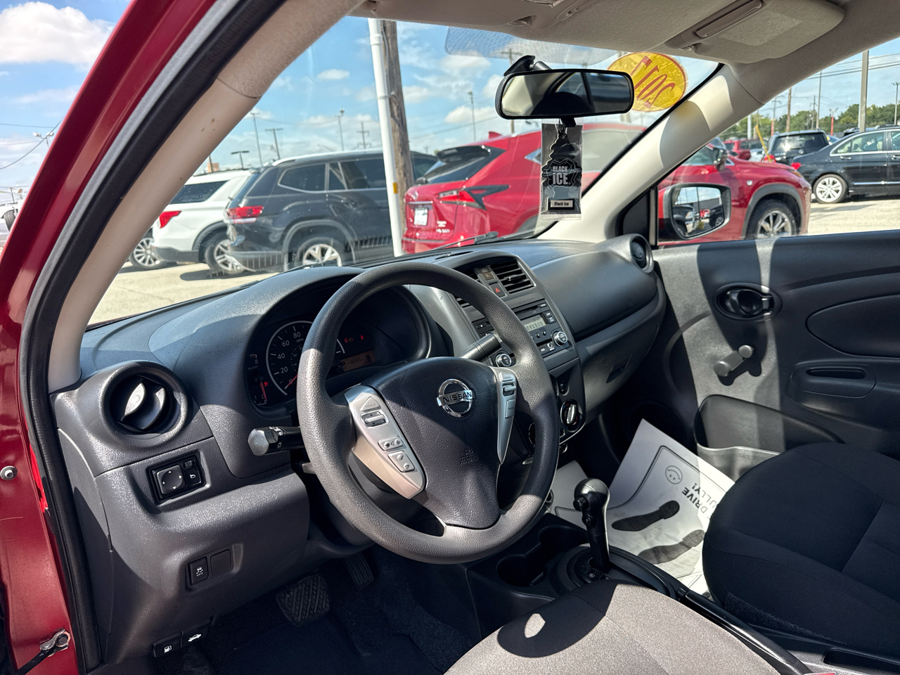 2017 Nissan Versa 1.6 Sedan photo 4