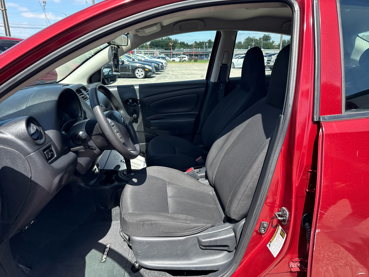 2017 Nissan Versa 1.6 Sedan photo 5