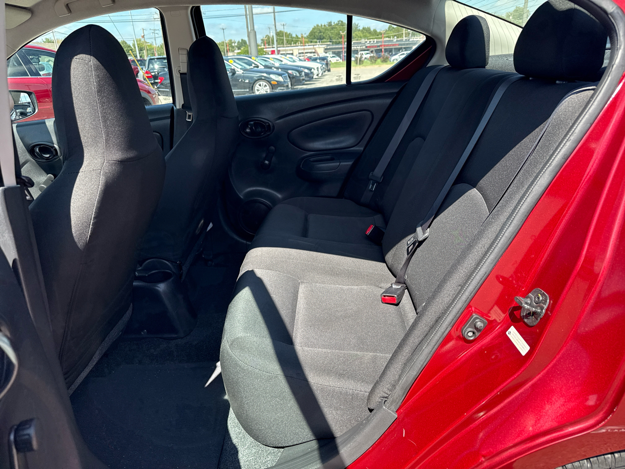 2017 Nissan Versa 1.6 Sedan photo 8