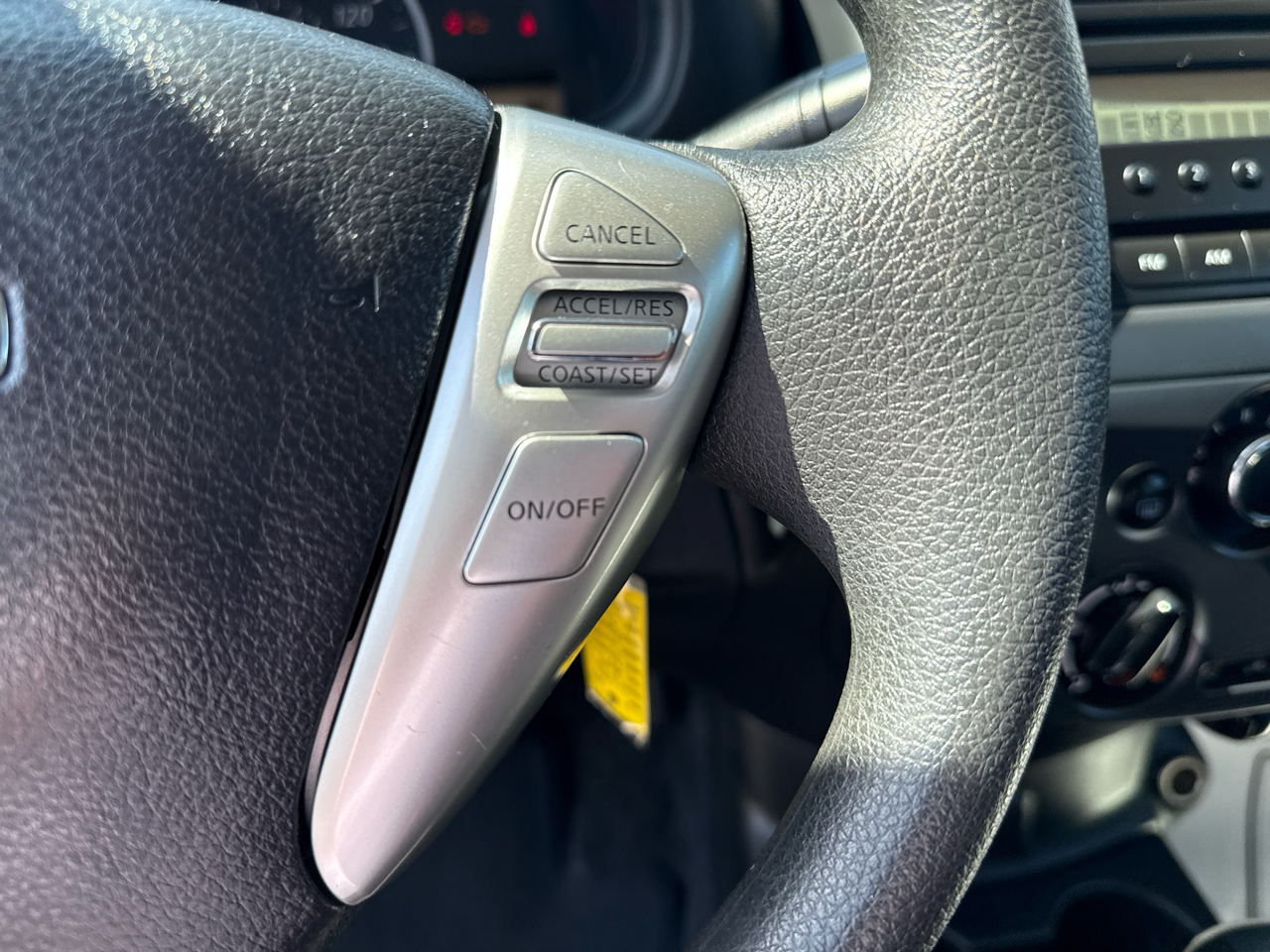 2017 Nissan Versa 1.6 Sedan photo 11