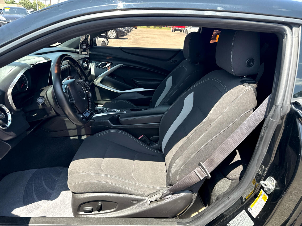 2016 Chevrolet Camaro 1LT Coupe photo 9