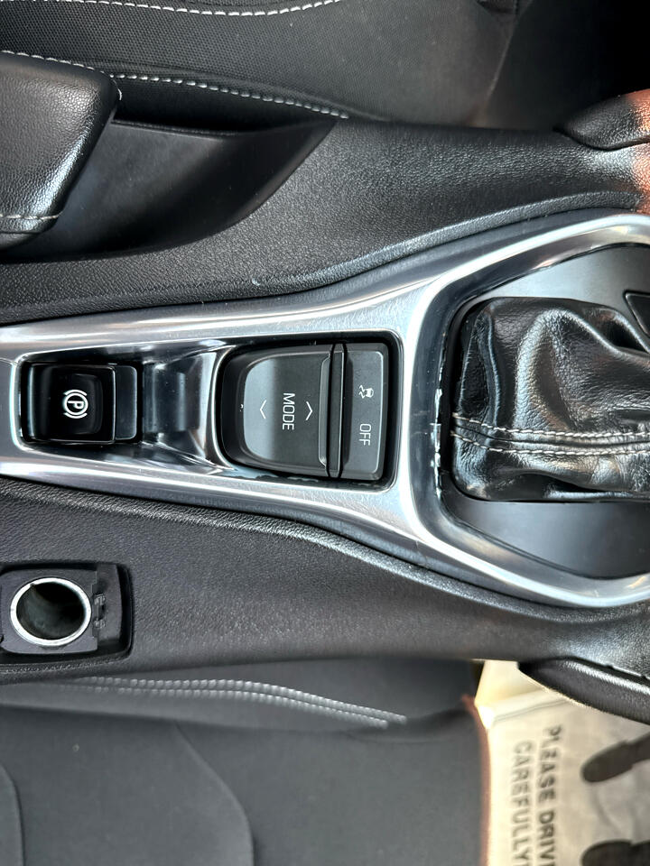 2016 Chevrolet Camaro 1LT Coupe photo 23