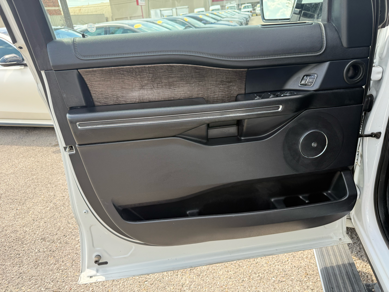 2019 Ford Expedition MAX Limited photo 8