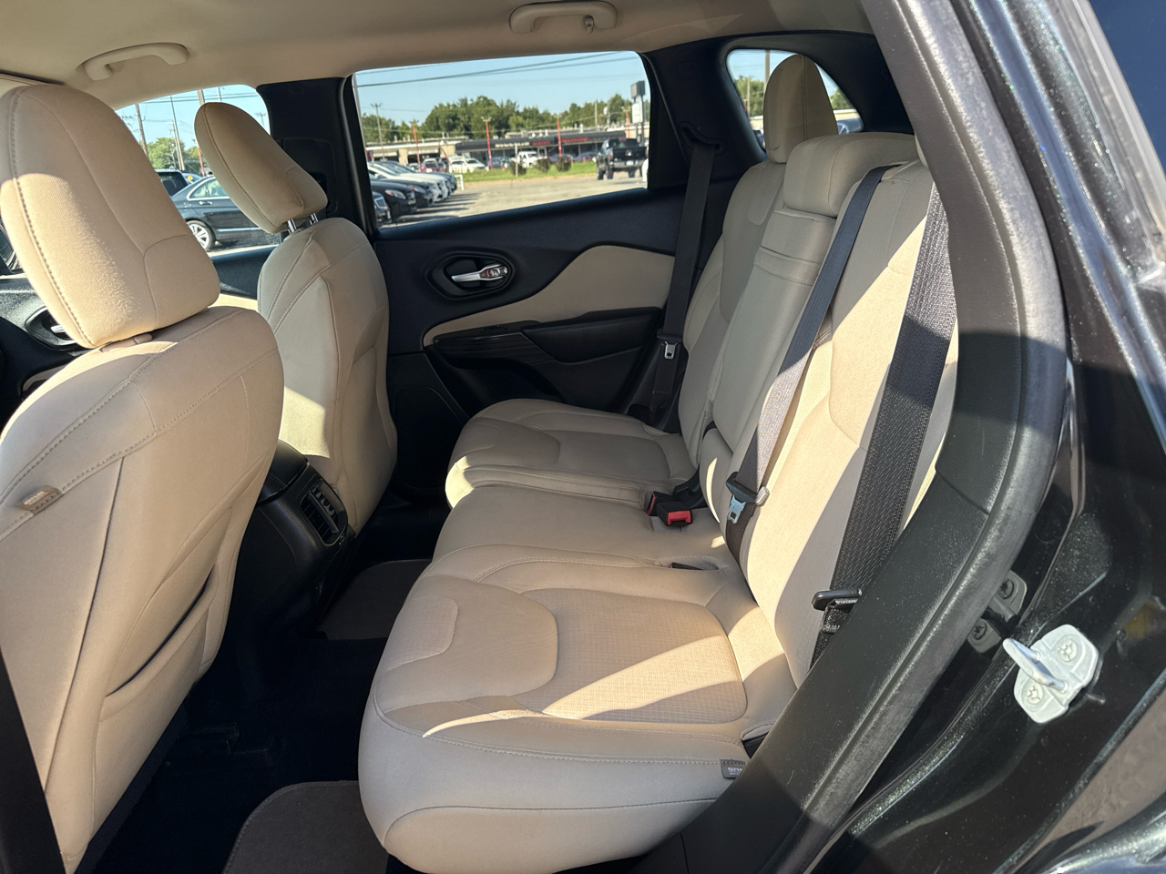 2015 Jeep Cherokee Latitude photo 13