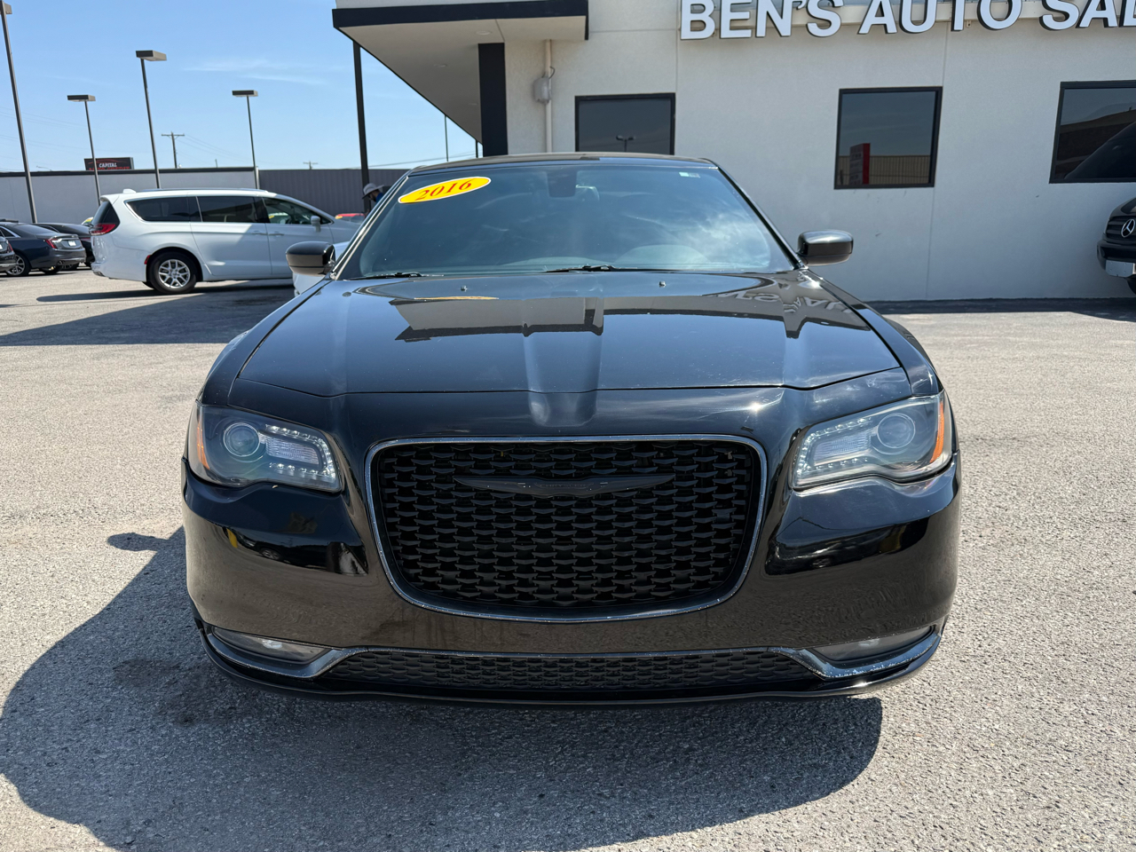 2016 Chrysler 300 S photo 2