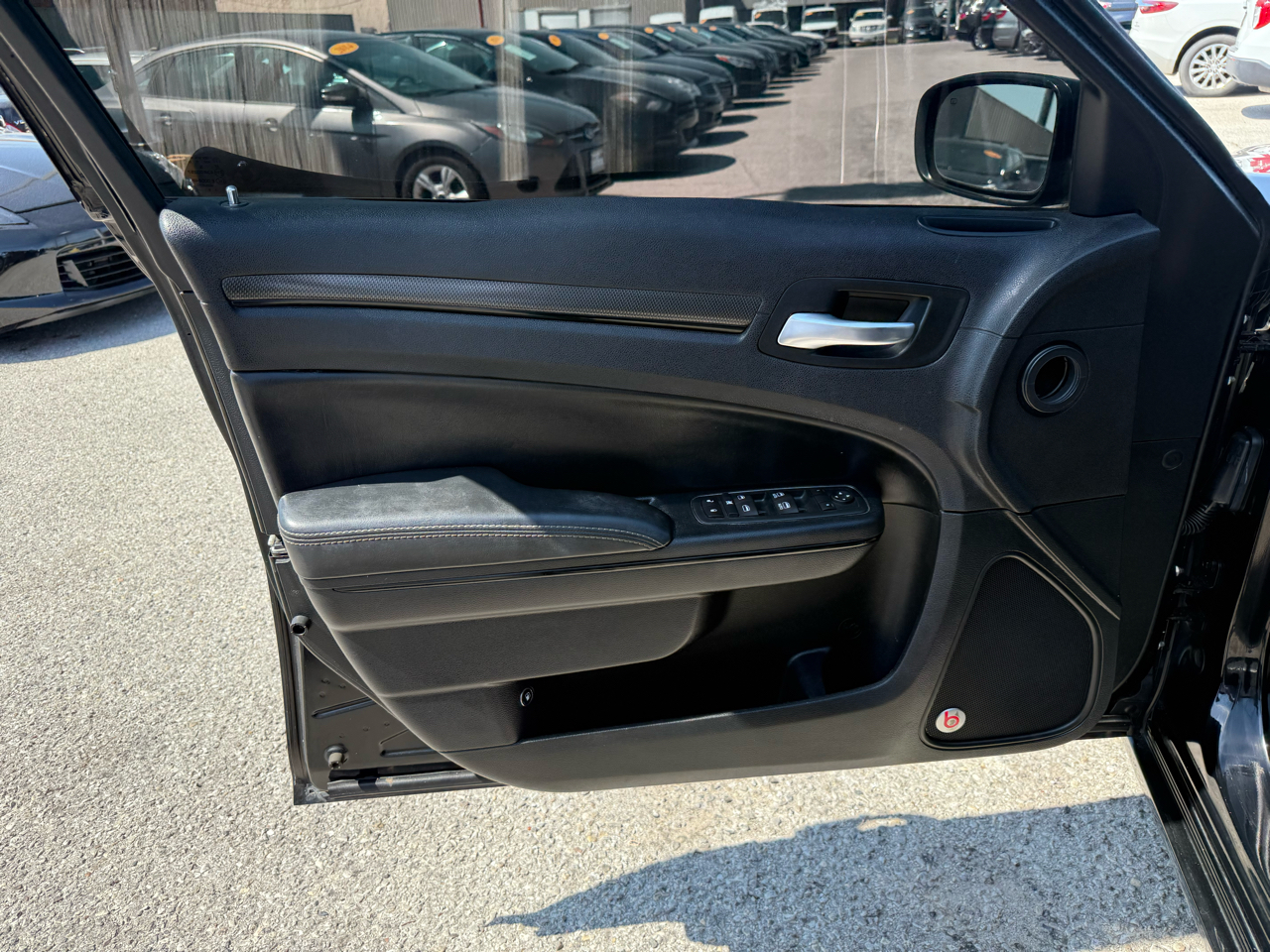 2016 Chrysler 300 S photo 11