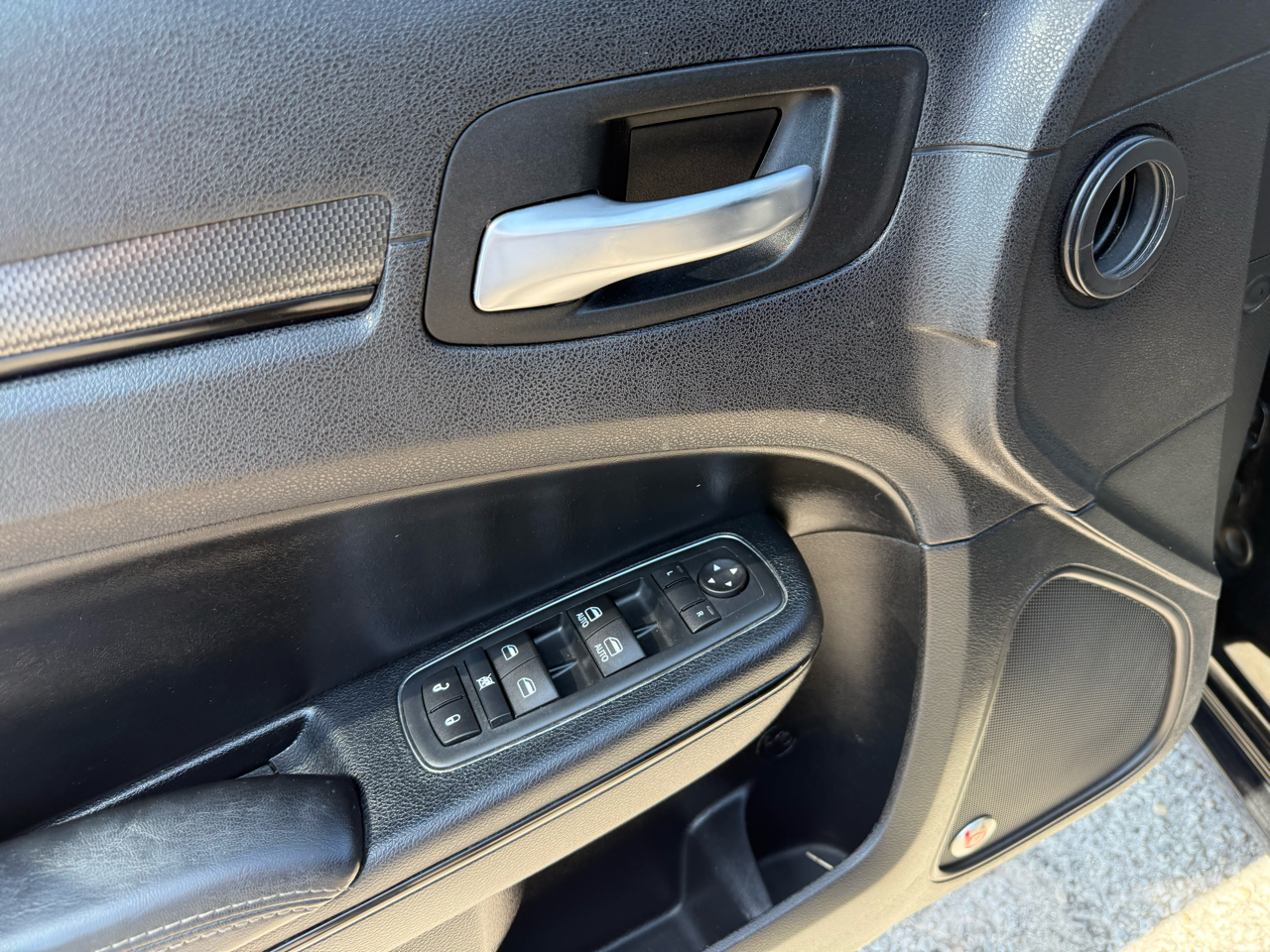 2016 Chrysler 300 S photo 12