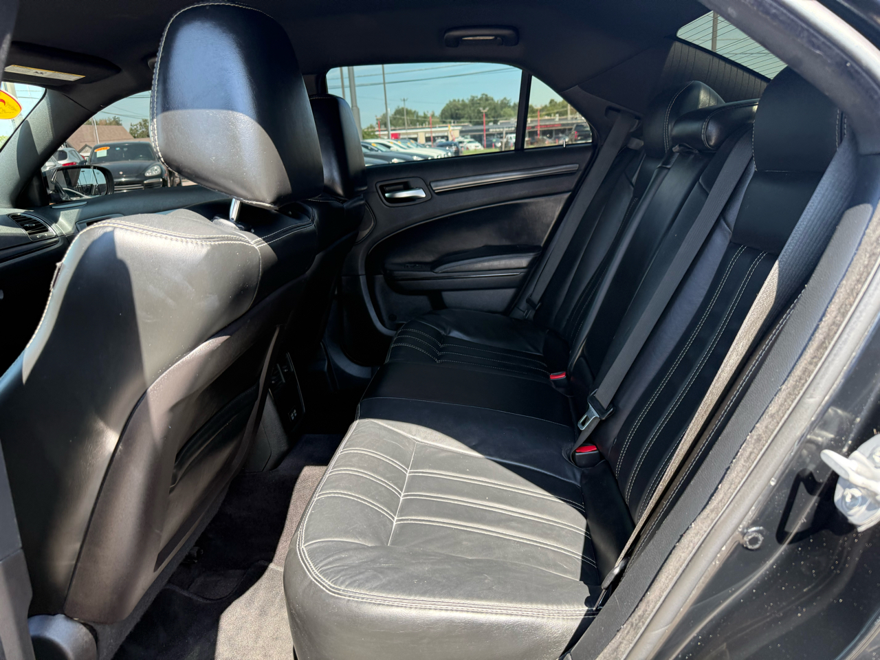 2016 Chrysler 300 S photo 13