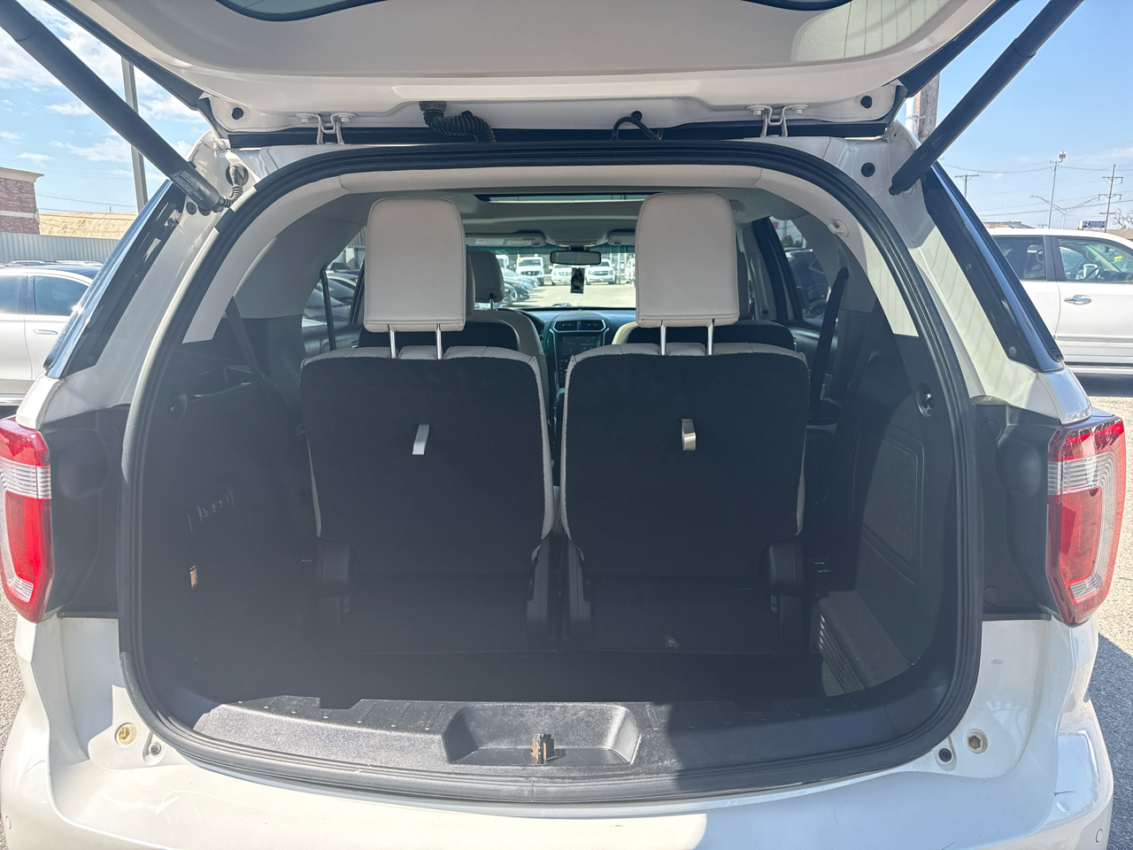 2016 Ford Explorer Platinum photo 8