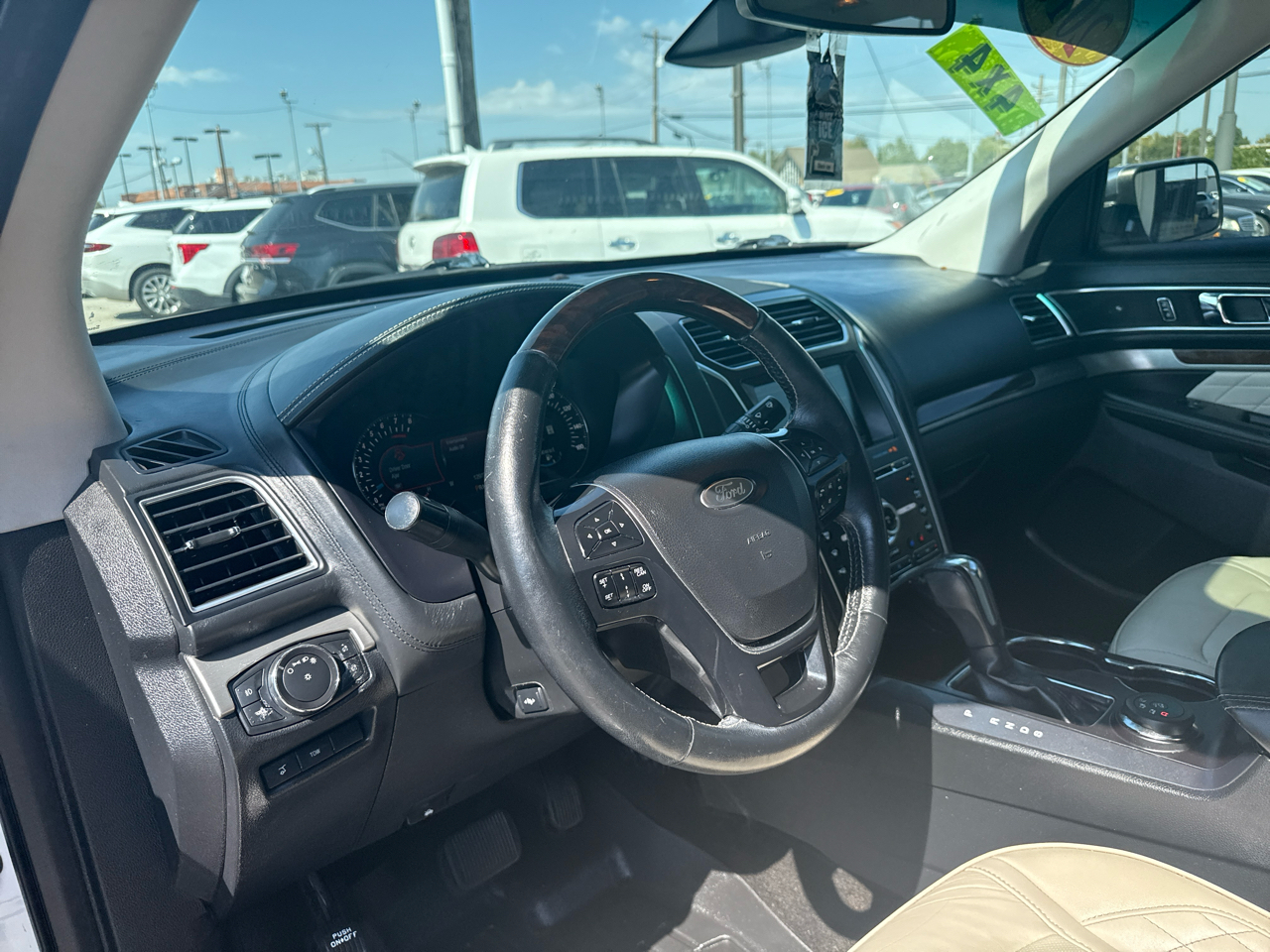 2016 Ford Explorer Platinum photo 9
