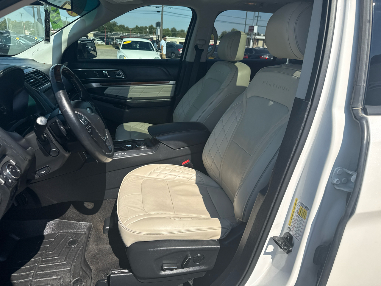 2016 Ford Explorer Platinum photo 10