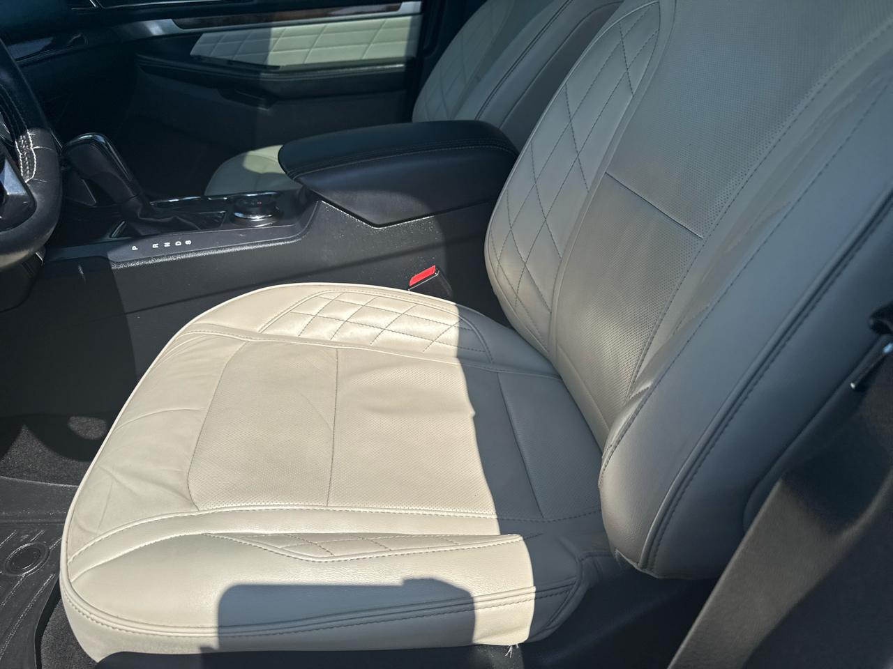 2016 Ford Explorer Platinum photo 11