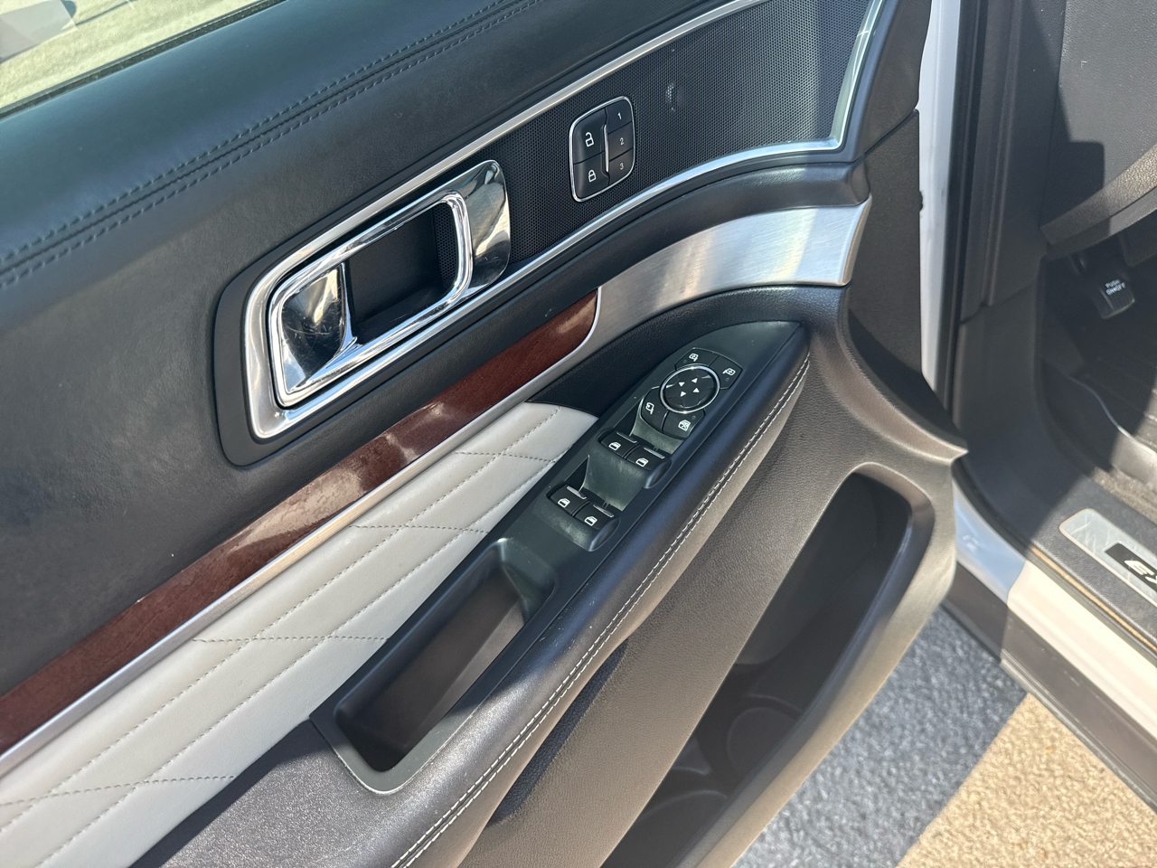 2016 Ford Explorer Platinum photo 13