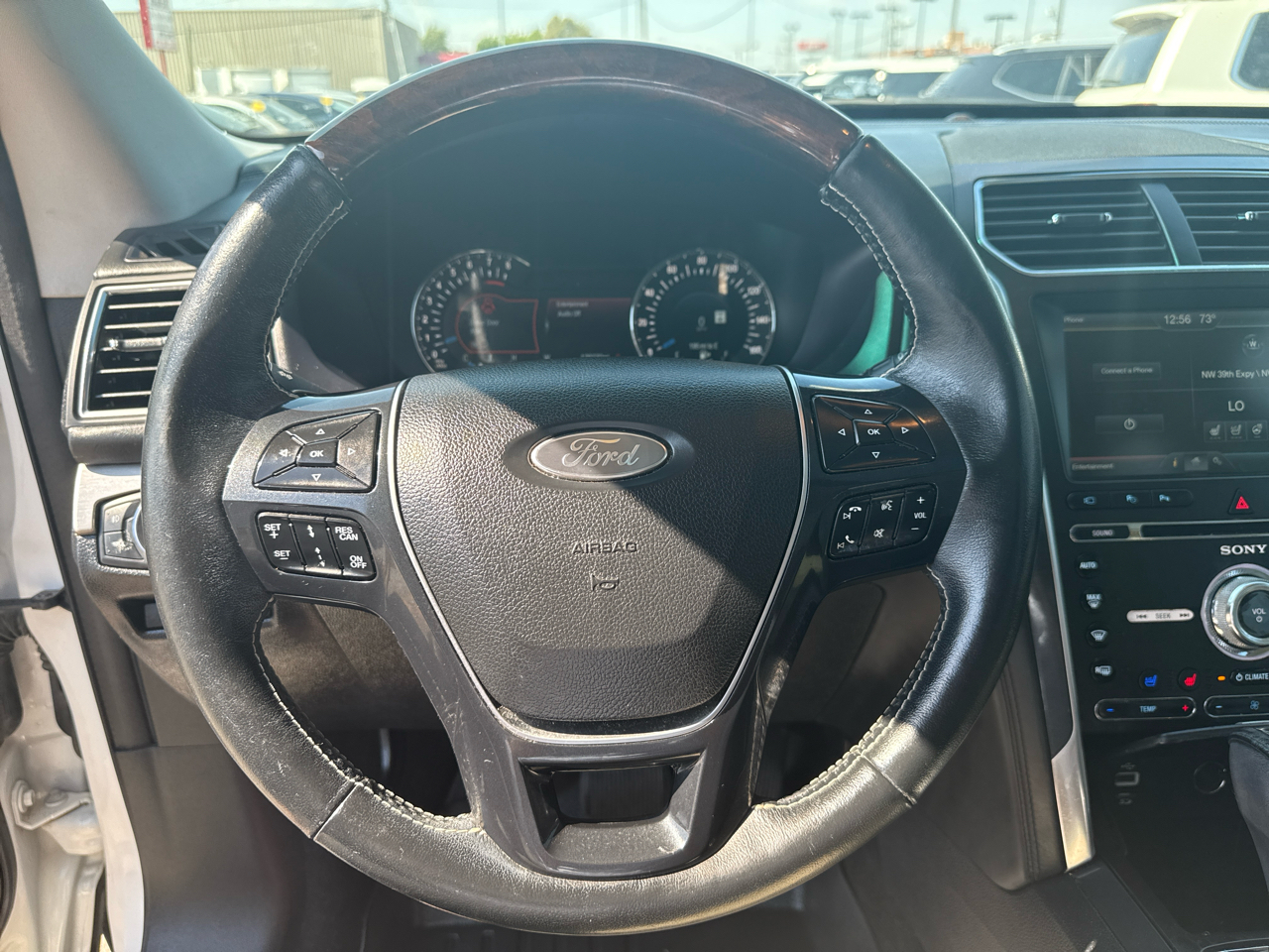 2016 Ford Explorer Platinum photo 17