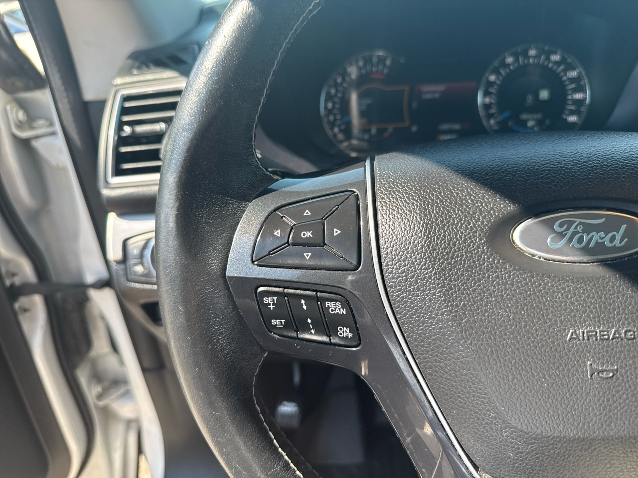 2016 Ford Explorer Platinum photo 18