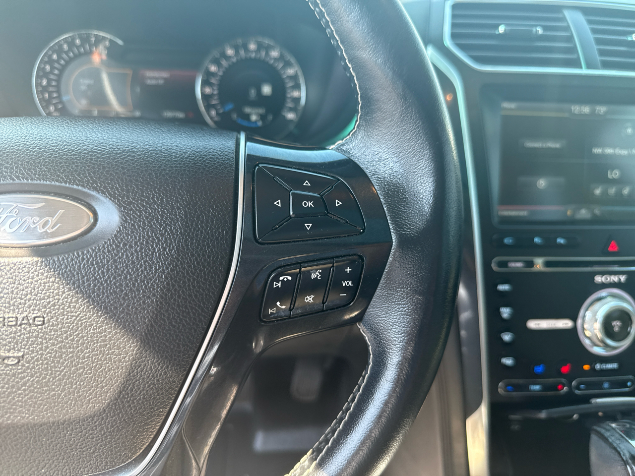 2016 Ford Explorer Platinum photo 19