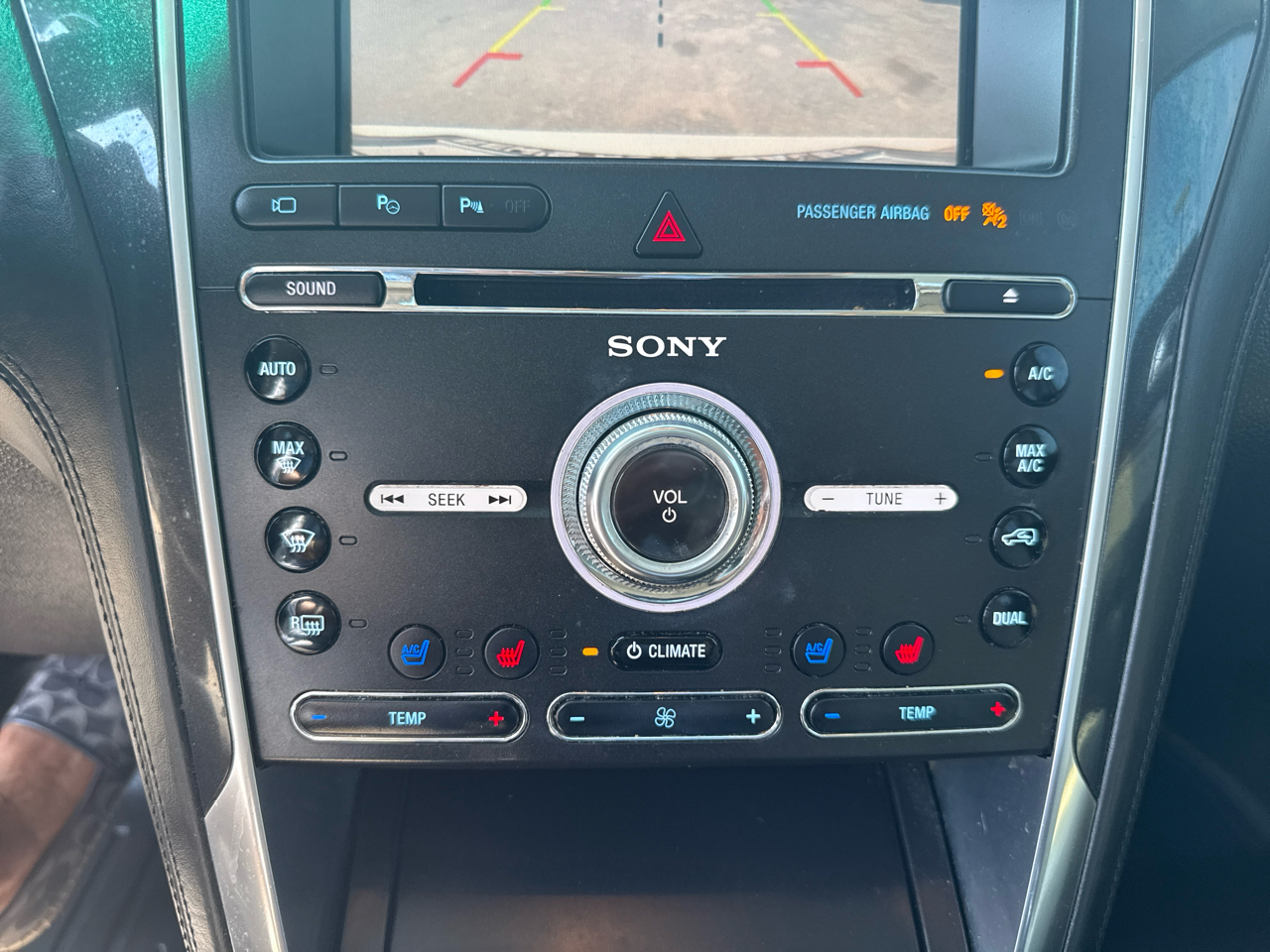 2016 Ford Explorer Platinum photo 23