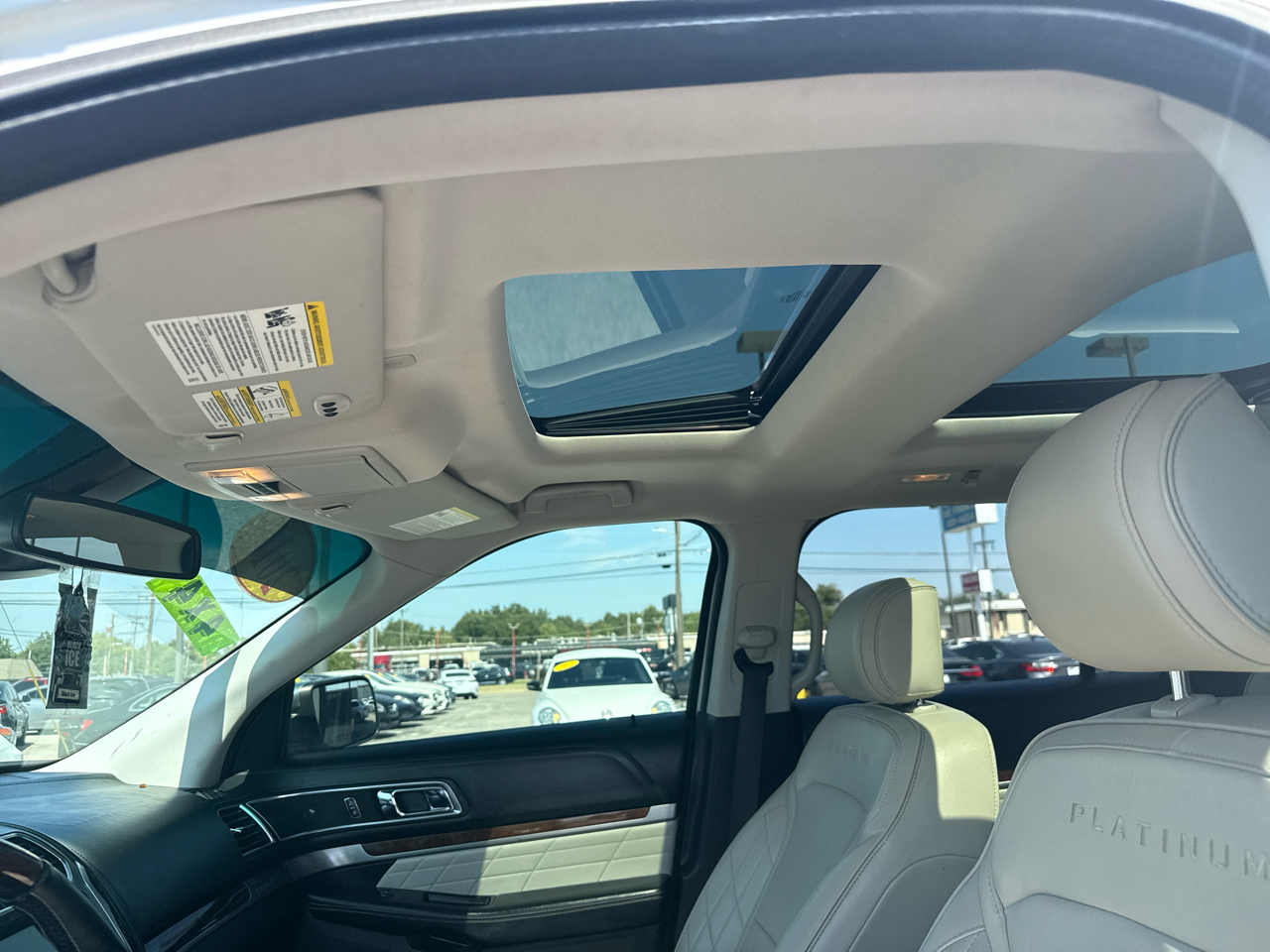 2016 Ford Explorer Platinum photo 27