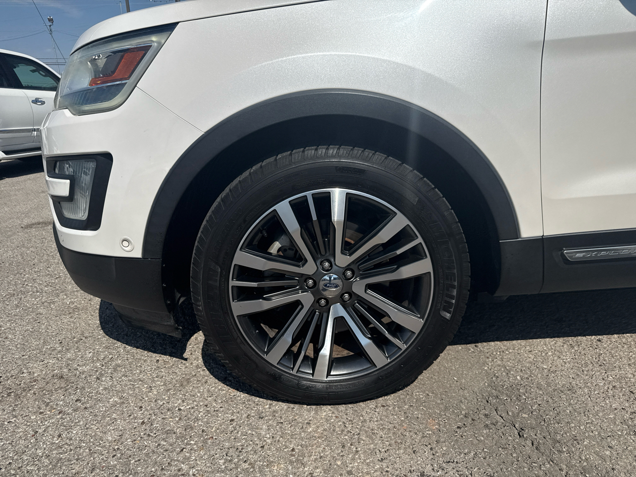 2016 Ford Explorer Platinum photo 29