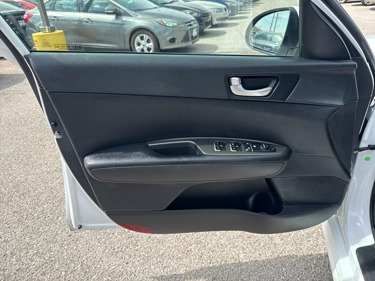 2020 Kia Optima LX SE photo 9
